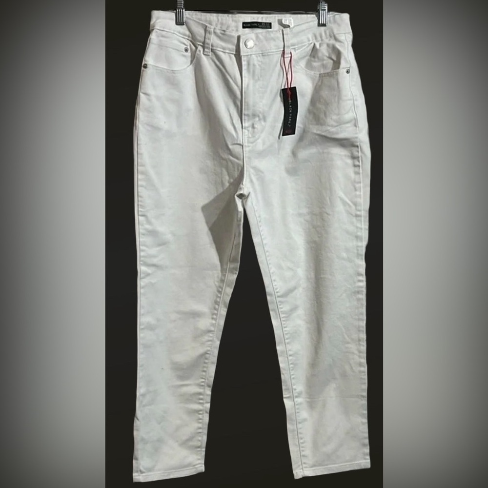 Black Tape Women’s Petite White Jeans with pockets. NWT Size: 31 (12) Petite